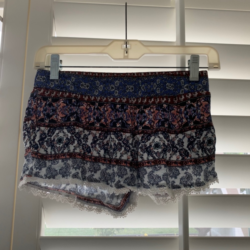 High rise pattern shorts